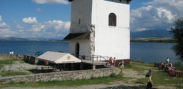 Der Kirchturm von Havránok